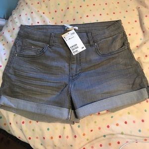 Comfy gray shorts