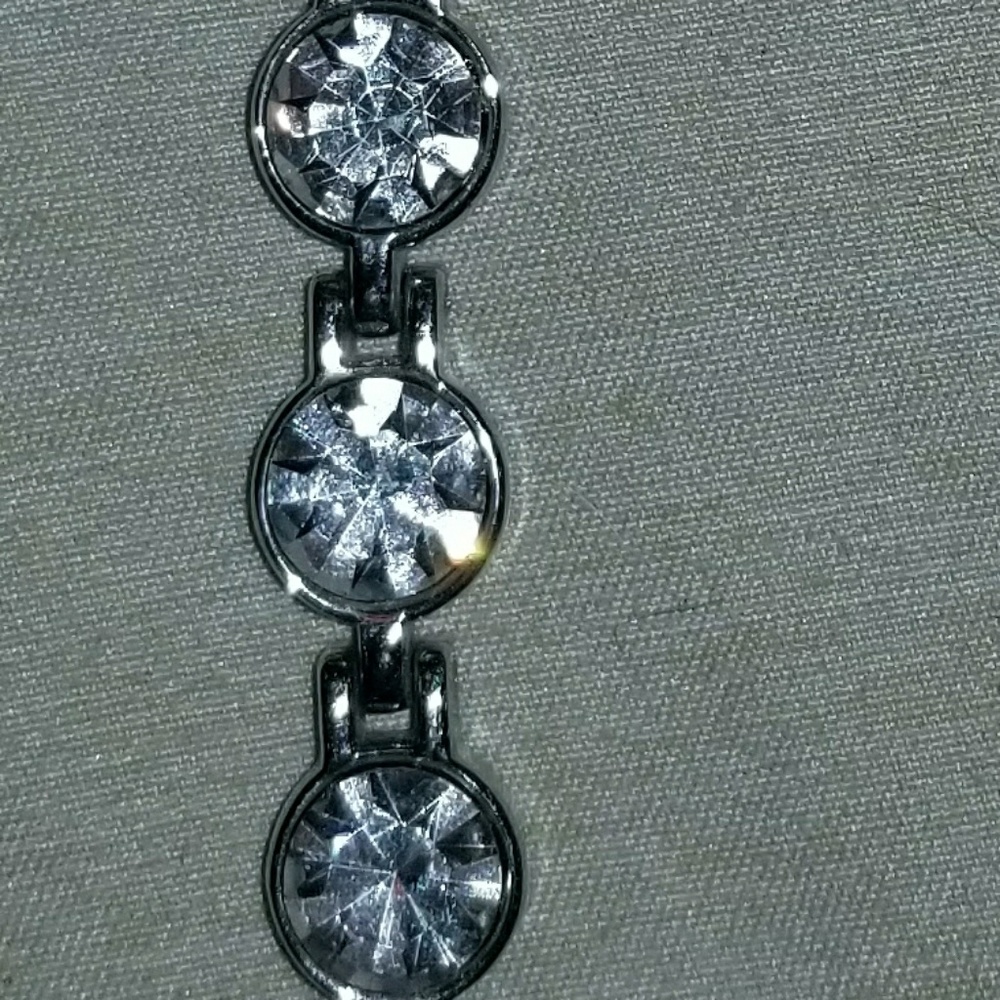 Pretty watch - Picture 2 of 3