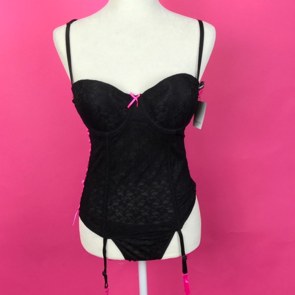 Lace corset w/ hot pink lace up side + g-string - Picture 2 of 6
