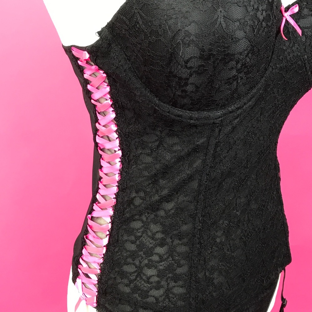 Lace corset w/ hot pink lace up side + g-string - Picture 4 of 6