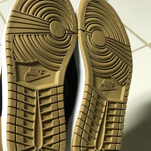 Jordan 1 Melo - Picture 3 of 4