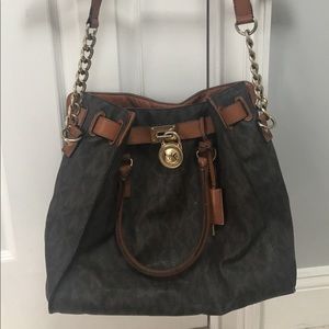 Micheal Kors large hand bag
