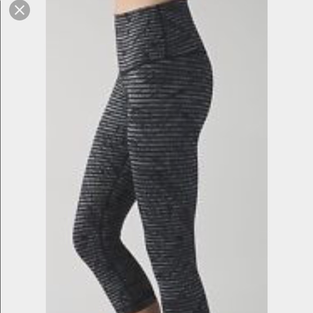 Lululemon roll down crop sz 6.