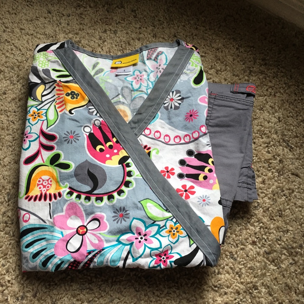 Used WonderWink scrub set