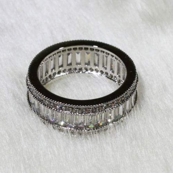 5⭐ RATED White Gold Filled CZ wedding band ring - Picture 3 of 10