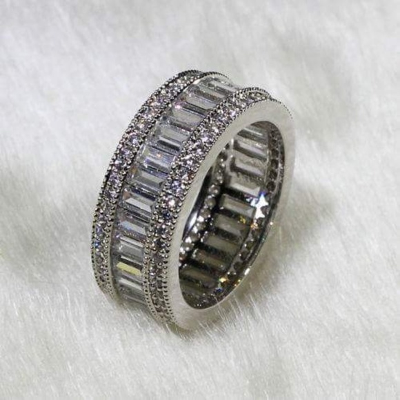 5⭐ RATED White Gold Filled CZ wedding band ring - Picture 4 of 10