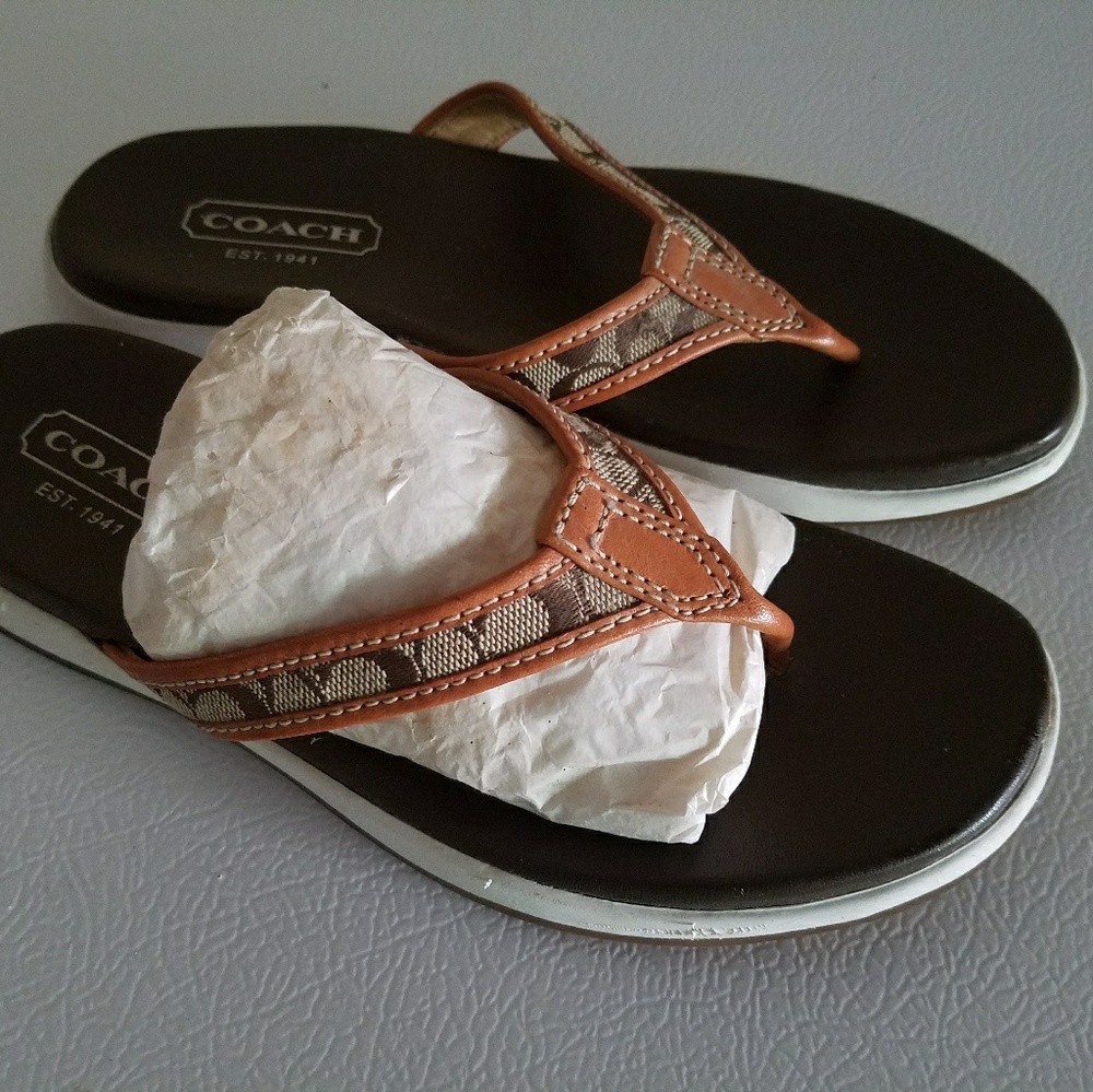 Coach latrice flip flop sandals size 6m Authentic
