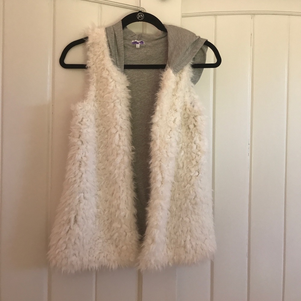 Splendid grey and white fur vest