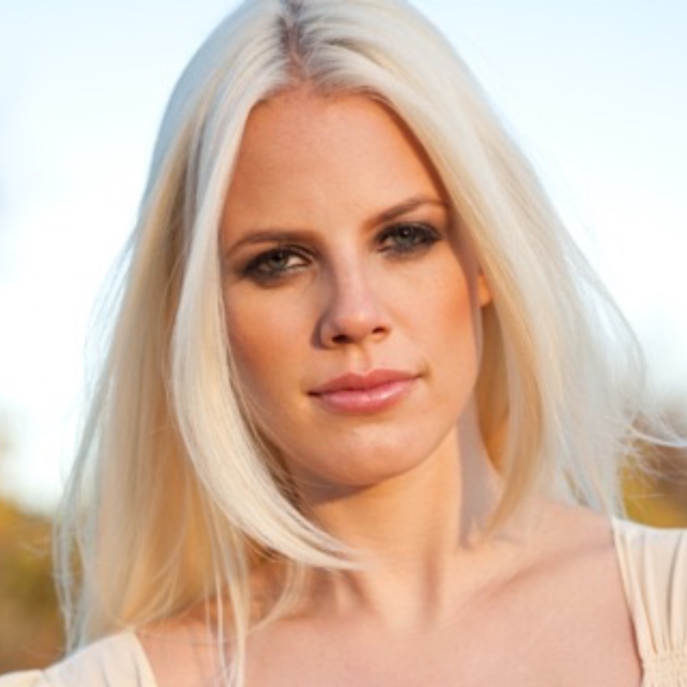 Meet your Posher, Larisa