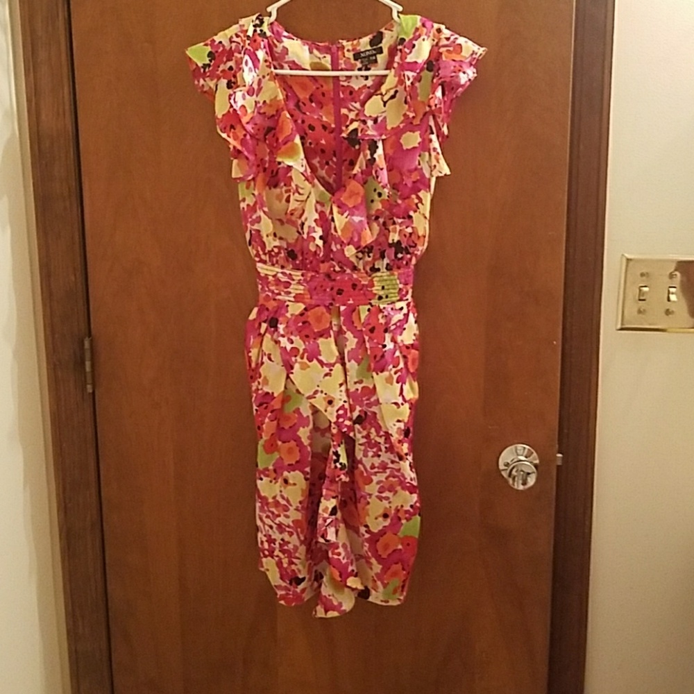Floral Dress with ruffle detail and POCKETS!
