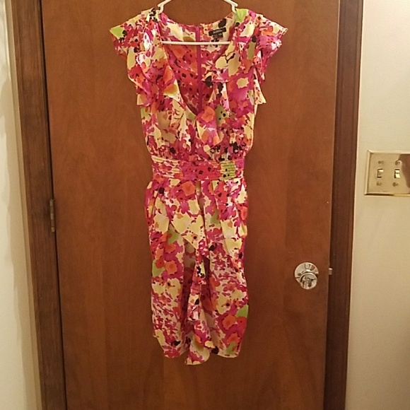 Floral Dress with ruffle detail and POCKETS! - Picture 1 of 3