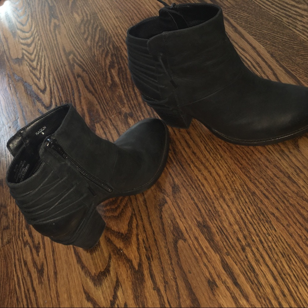 Steve Madden black booties