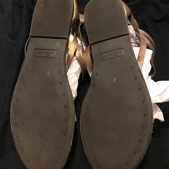 UnionBay Gladiator thong Zip back sandals - Picture 2 of 4