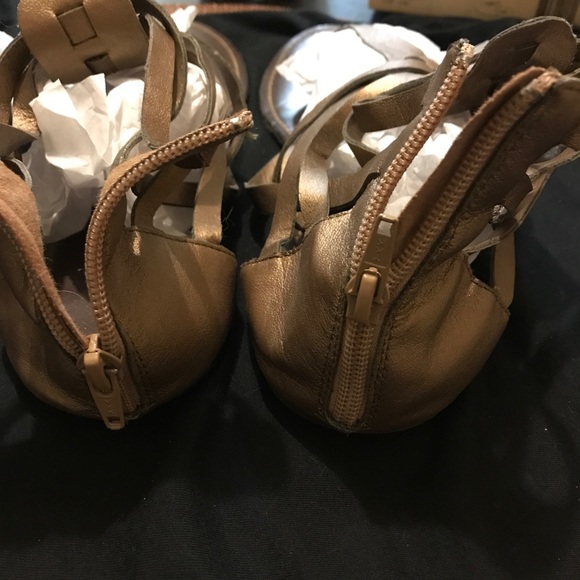 UnionBay Gladiator thong Zip back sandals - Picture 4 of 4