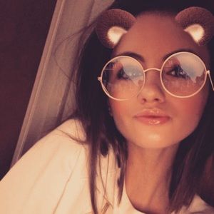 Meet your Posher, Lanie