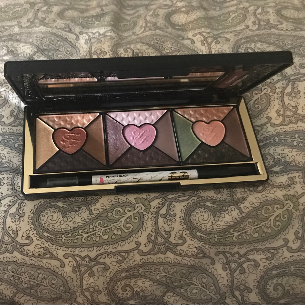 *Bundled* Too Faced LOVE PALETTE