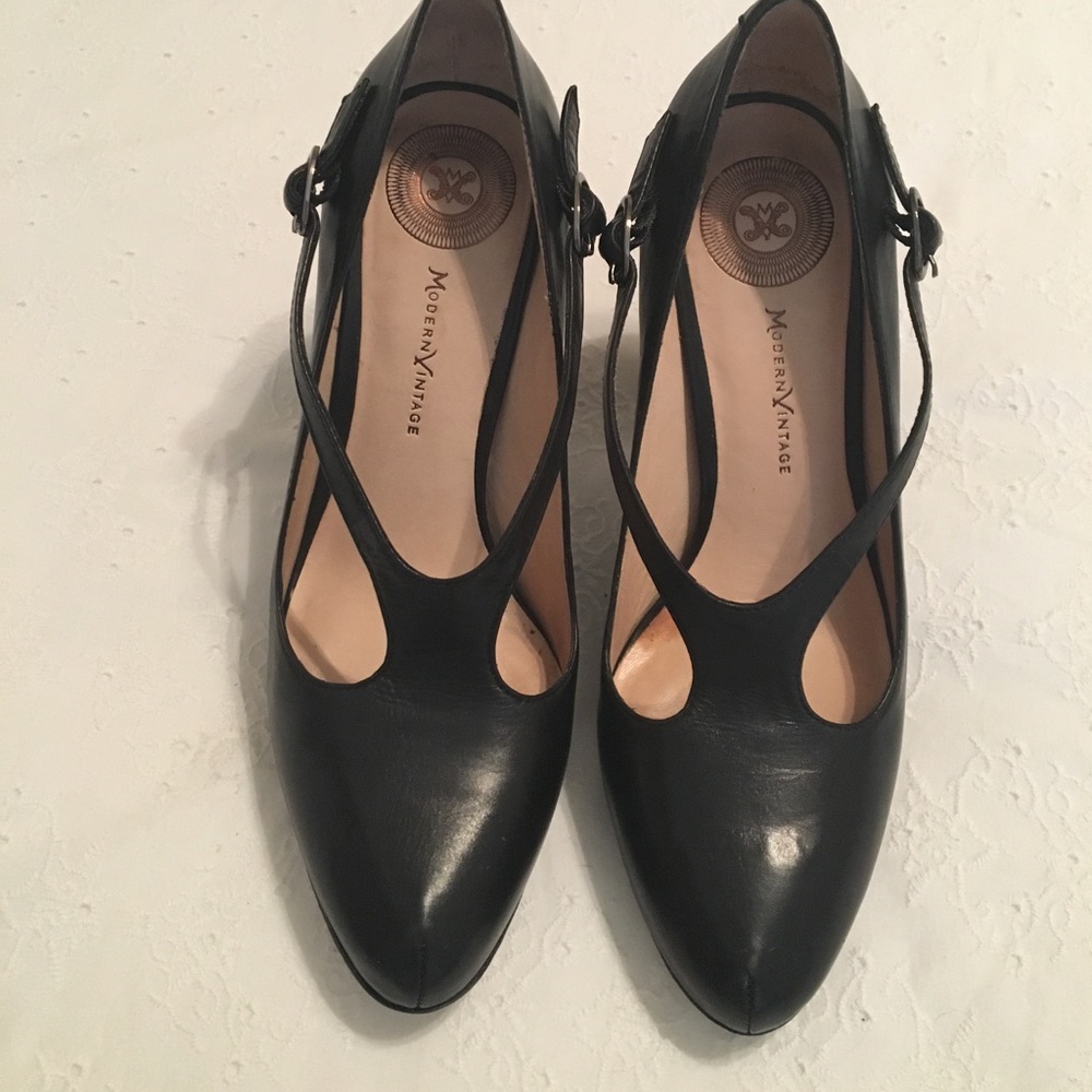 Modern Vintage Black leather heels