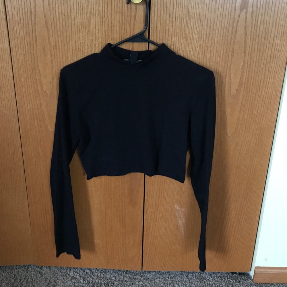 Black crop turtle neck size L