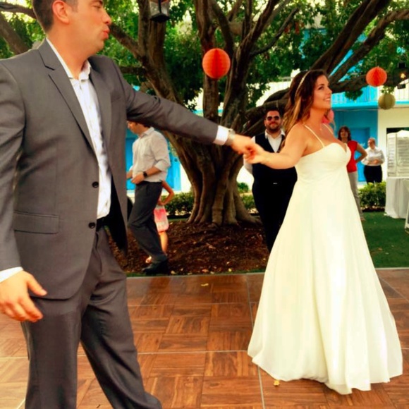 White Chiffon Strapless Sweetheart Wedding Gown - Picture 3 of 7