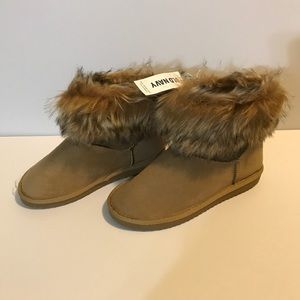 NEW Old Navy Kids Fur Boots sz 1