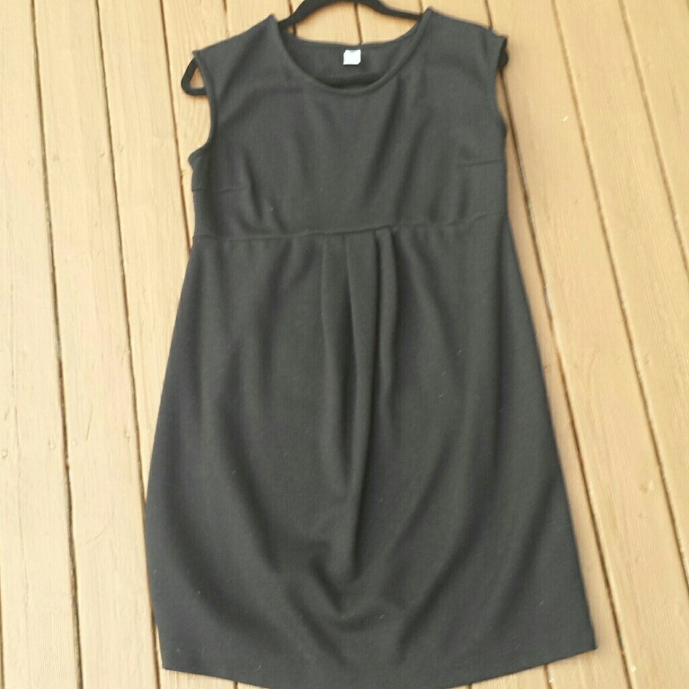 Black maternity sleeveless shift dress old navy