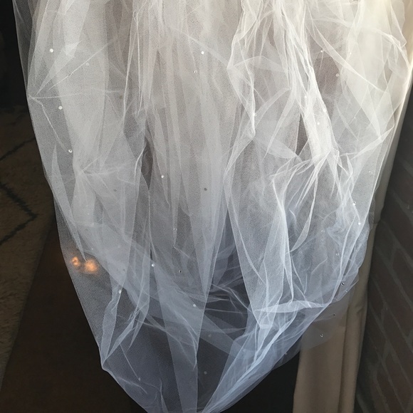Elen Henderson Crystal Infinity Wedding Veil - Picture 4 of 8