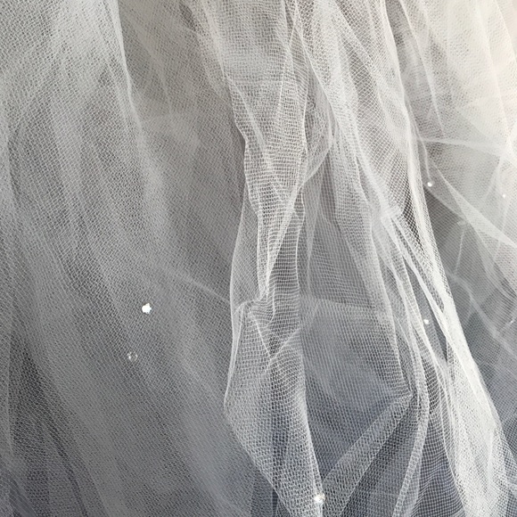 Elen Henderson Crystal Infinity Wedding Veil - Picture 5 of 8