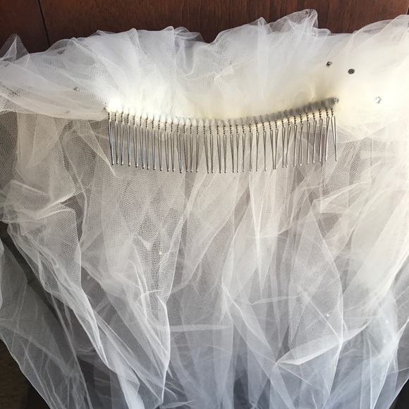 Elen Henderson Crystal Infinity Wedding Veil - Picture 3 of 8