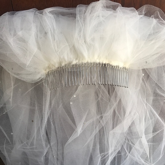 Elen Henderson Crystal Infinity Wedding Veil - Picture 2 of 8