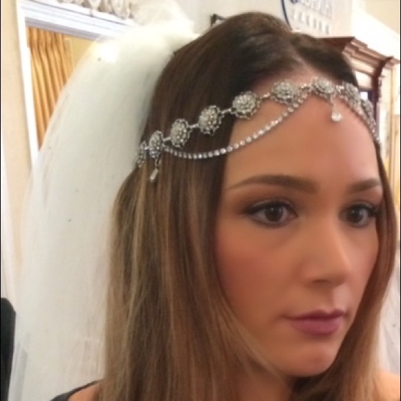 Elen Henderson Crystal Infinity Wedding Veil - Picture 7 of 8