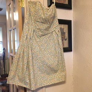 Adorable strapless floral summer dress!