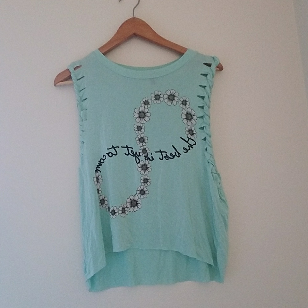 Muscle shirt tank top.