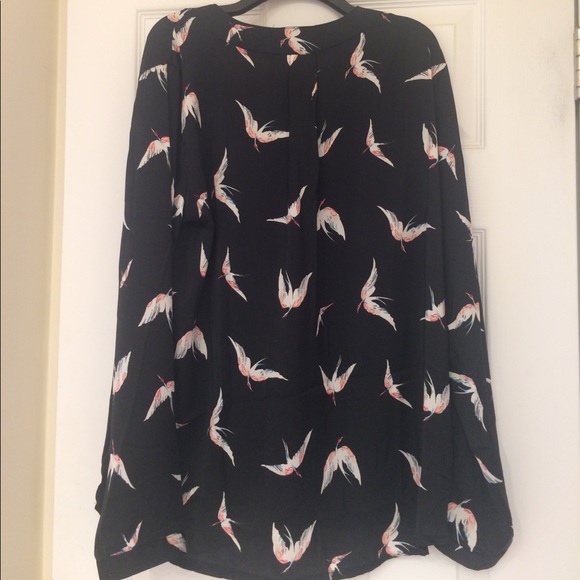 Blouse. New with tags. - Picture 3 of 5