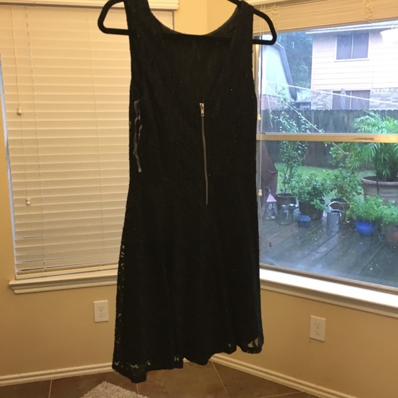 Black dress - Picture 3 of 6