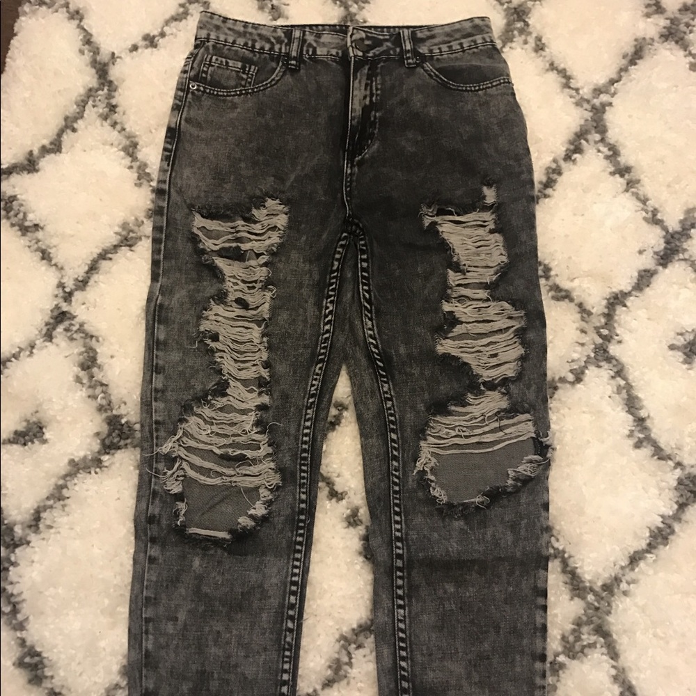 Forever 21 ripped boyfriend jeans