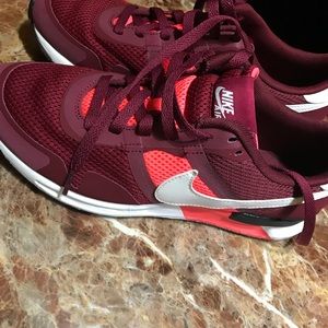 Nike size 7 men 9 women