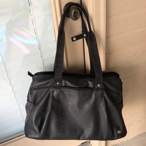 Lululemon Om The Day Gym Bag EUC shoe bag included