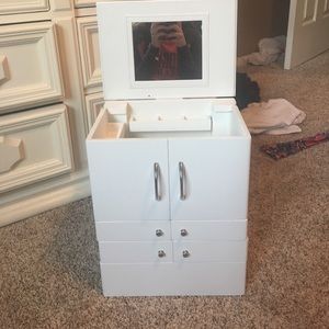 Cosmetic organizer