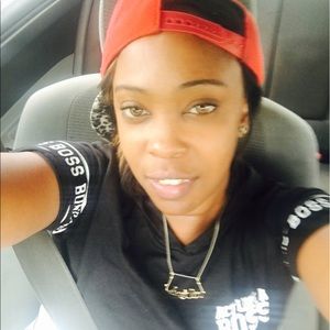 Meet your Posher, Santoya