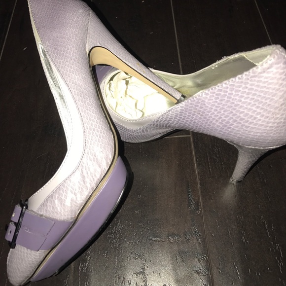 SHOE DAZZLE lilac and purple double buckle heels - Picture 4 of 8