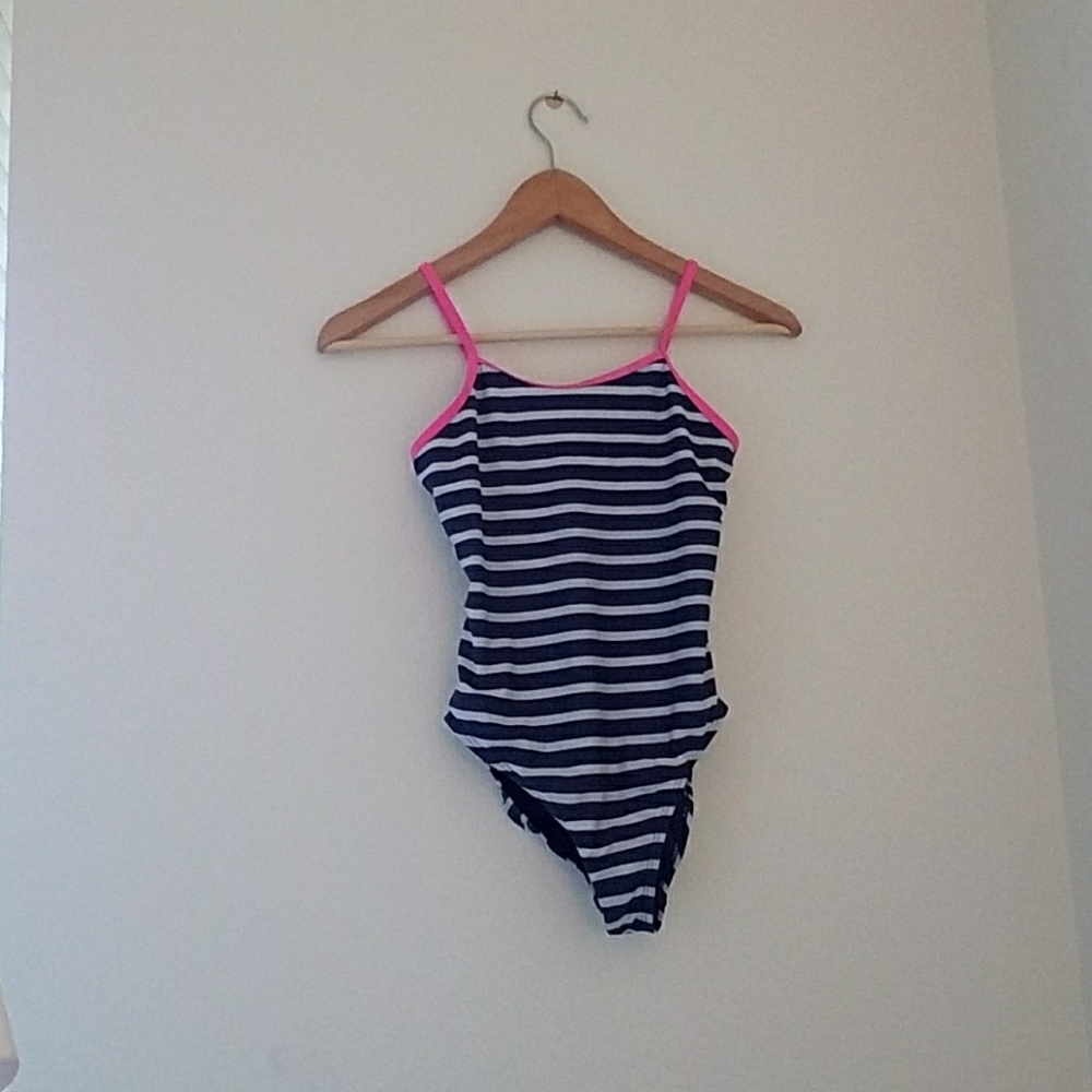 Girls one peice swimmging suit