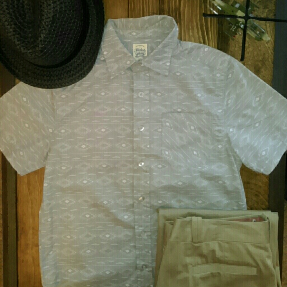 ⏫Aztec print button down⏬