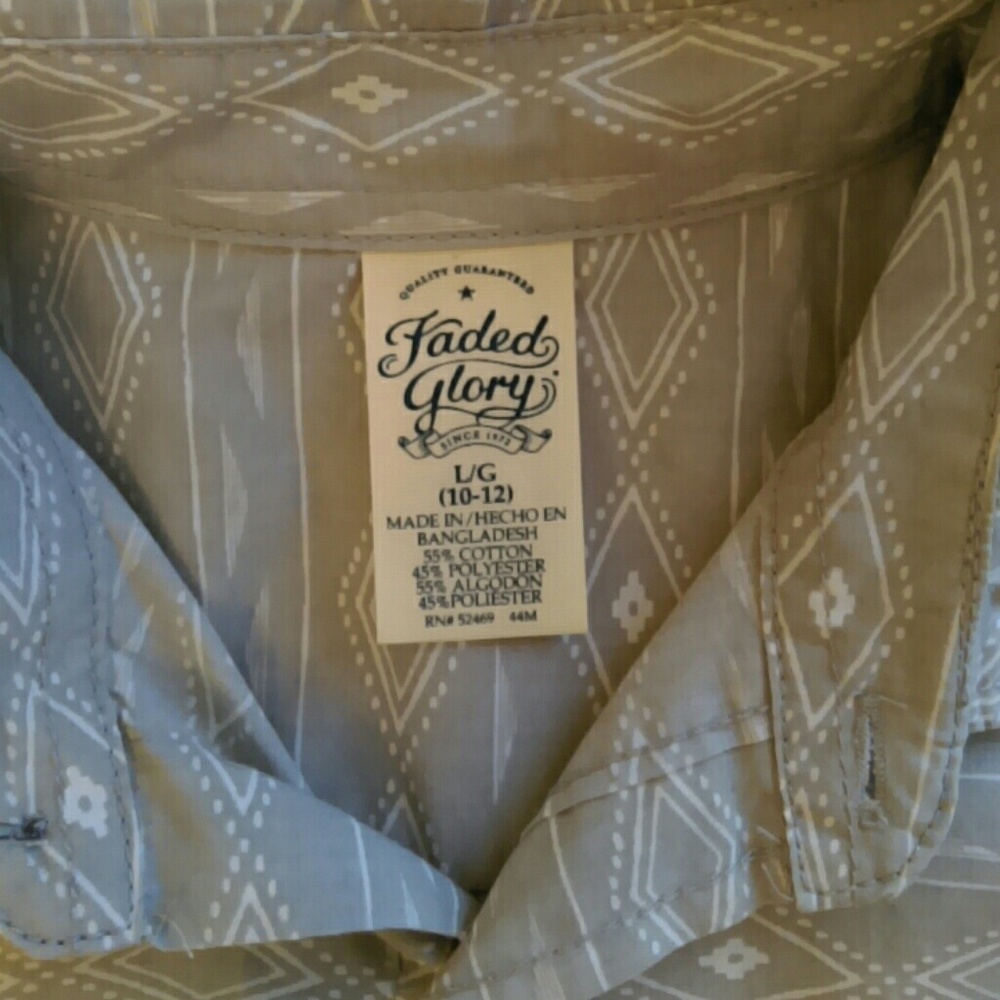 ⏫Aztec print button down⏬ - Picture 6 of 6
