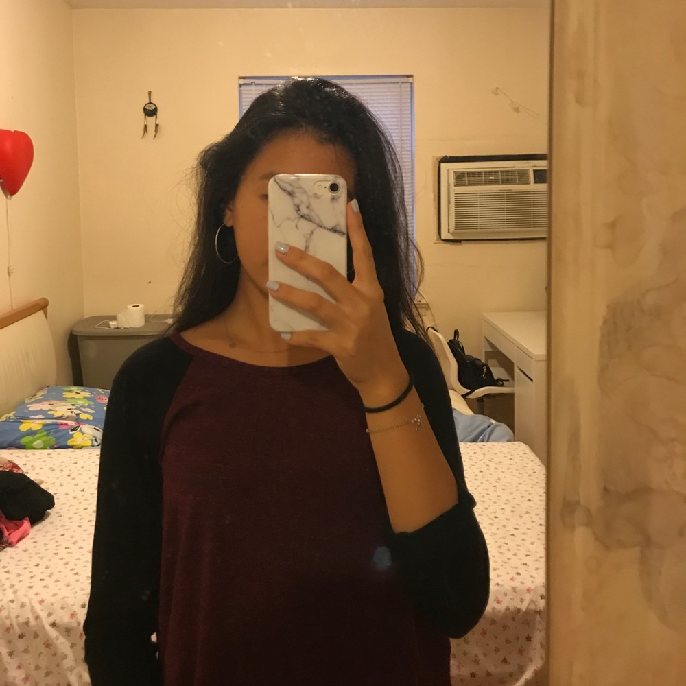H&m burgundy baseball tee