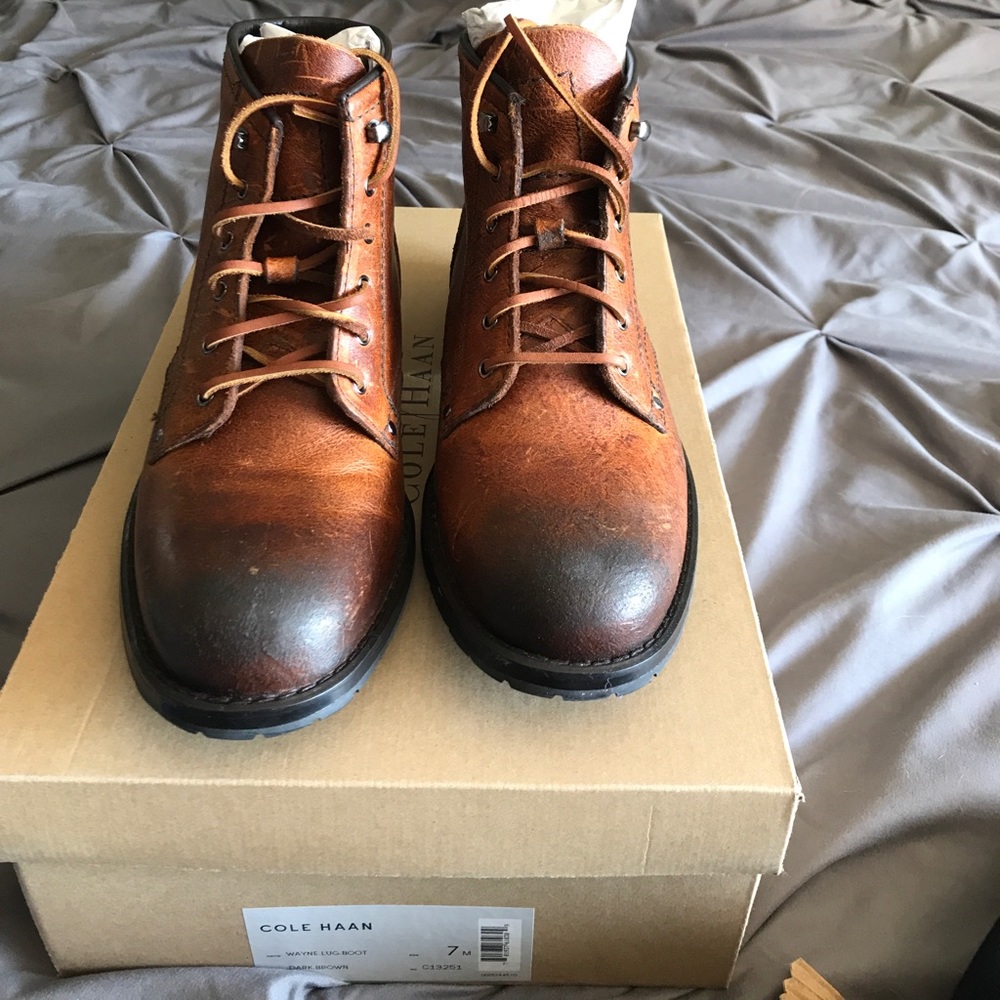 Men's size 7, Women's size 9. Lug Boot.