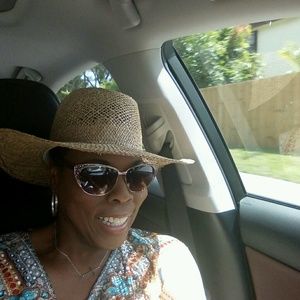 Meet your Posher, Traci