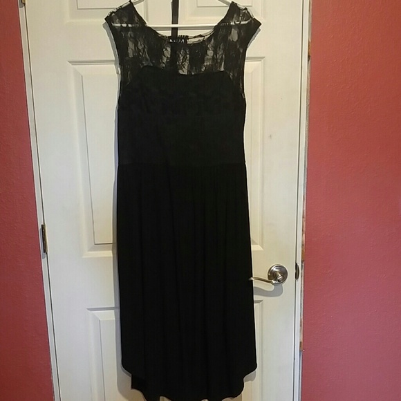 Black high-low lace Pine dress - Picture 4 of 4