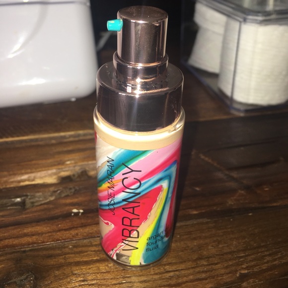 Josie Maran Foundation - Picture 2 of 3