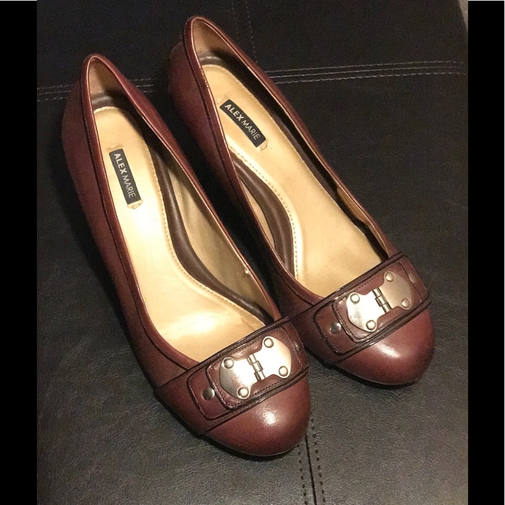 Gently used Brown womens size 9.5 work/dress shoes
