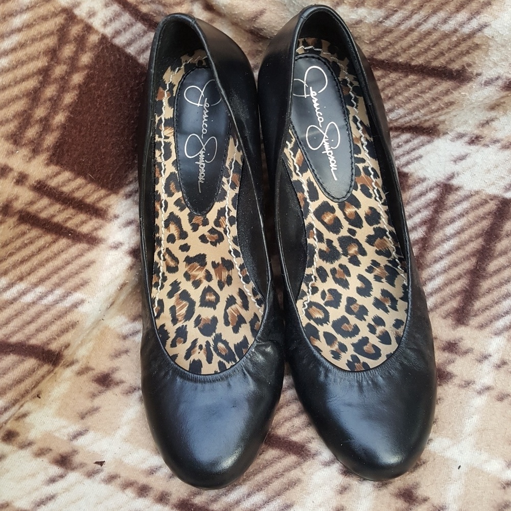 Black wedge shoe by Jessica Simpson size 7 used